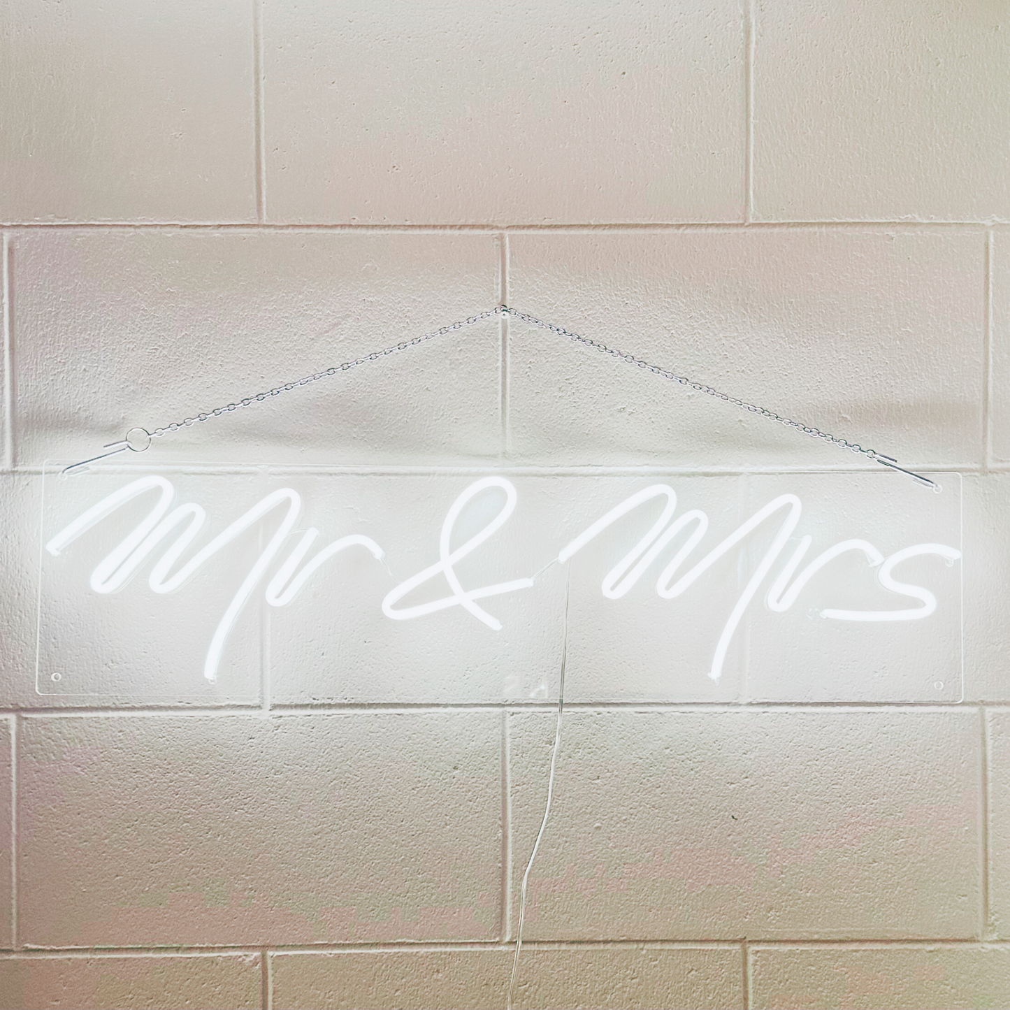 "Mr & Mrs" Neon