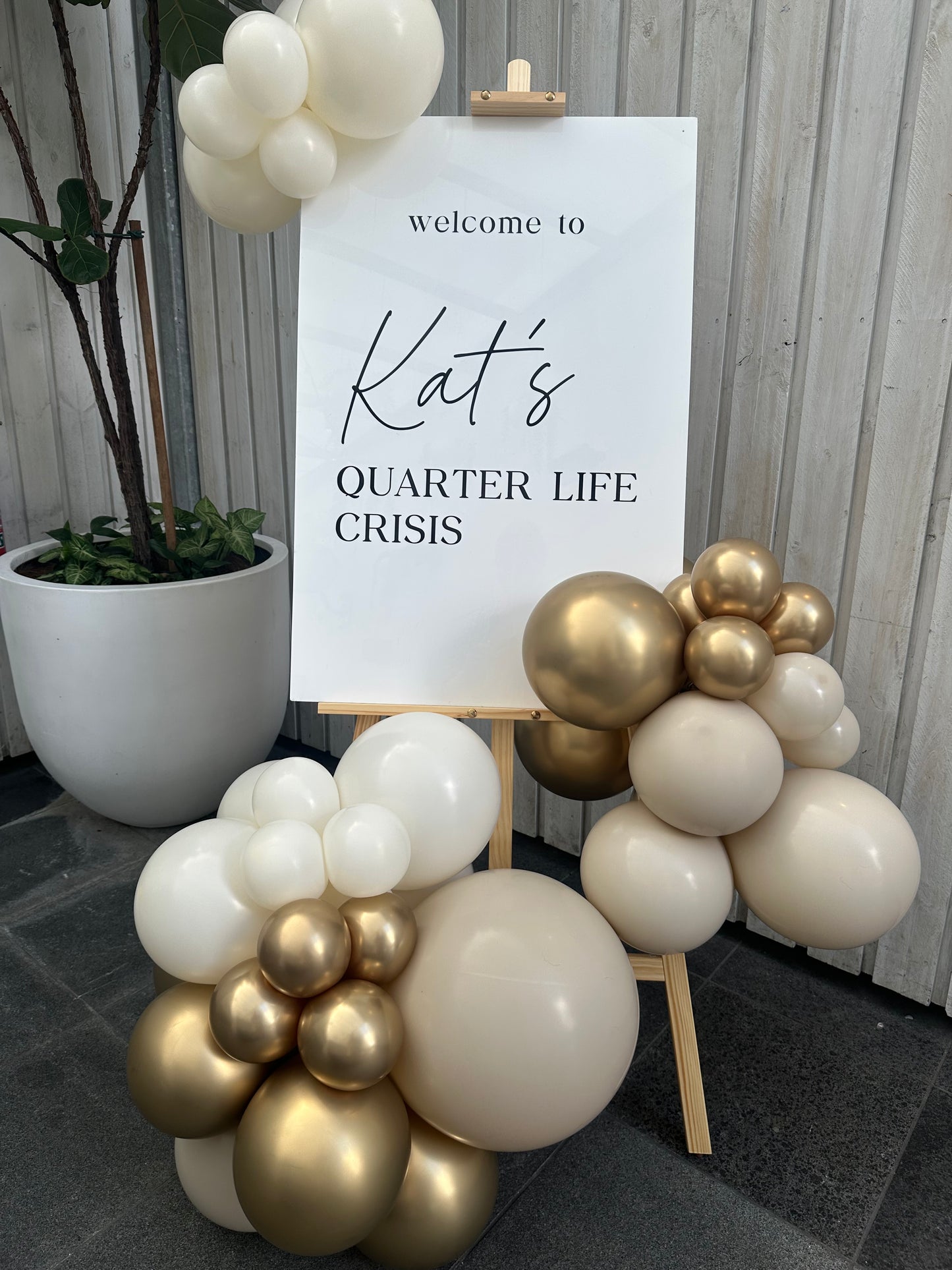 Sign, Easel & Garland Package